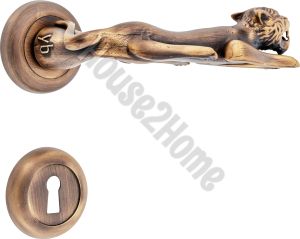 House2home El Yapımı Pirinç Aslan Rozetli Kapı Kolu Takımı