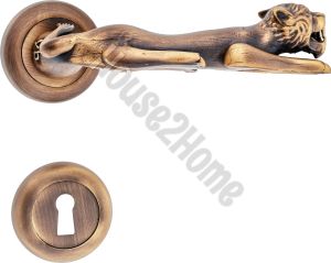 House2home El Yapımı Pirinç Aslan Rozetli Kapı Kolu Takımı