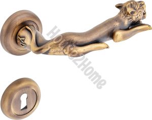 House2home El Yapımı Pirinç Aslan Rozetli Kapı Kolu Takımı